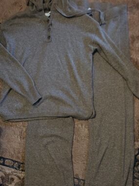 Time and Tru Gray Knit Henley Loungewear Top